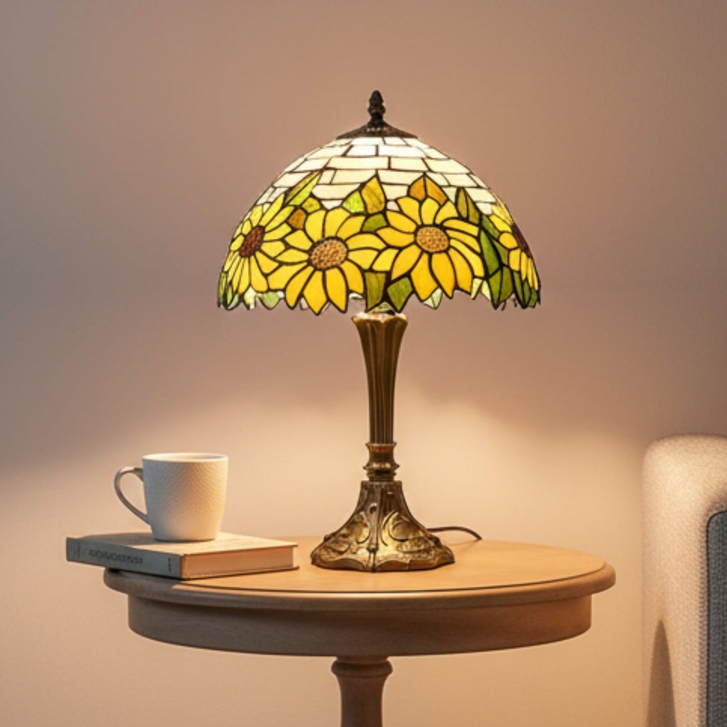 Classic Tiffany Stained Glass Table Lamp - 12 inch Diameter - (Sunflower Wall)